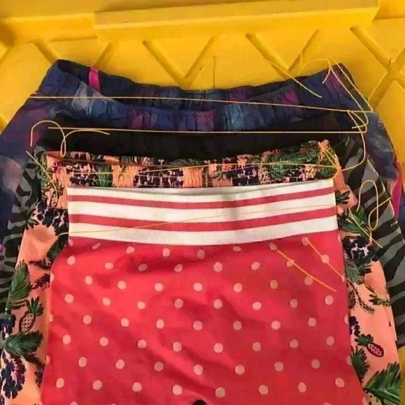 Lot of 4 girls shorts best fits youth 7-12 youth Medium/Large - Picture 4 of 8